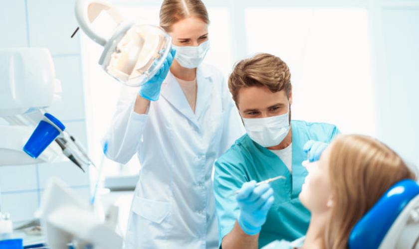 Should You Visit an Oral Surgeon or an Endodontist?