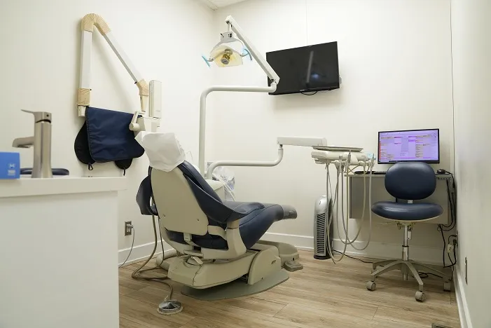 Walk In Dental Clinic on Yonge Street, open until midnight for CDI College students